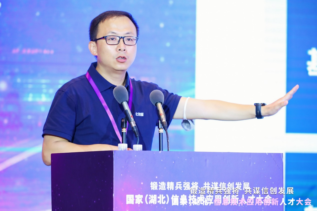 俄罗斯专享会为筑牢“新基建”安全基石推动信创安全人才培养与服务体系建设-俄罗斯专享会官网-数字时代智慧安全产品和解决方案提供商